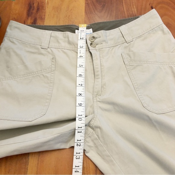 Columbia Casual Earthy Beige Athleisure Relaxed Fit Medium Length Shorts. 8 - Picture 9 of 14